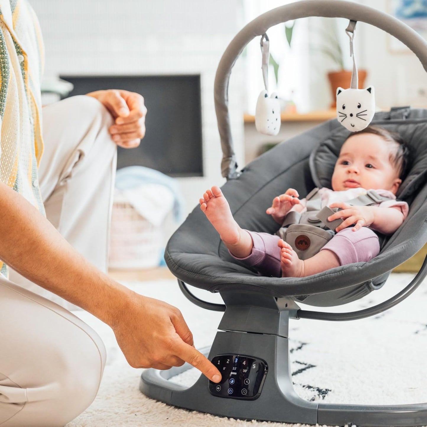 Balancelle électrique bébé  – 5 vitesses, détection de mouvement et musique